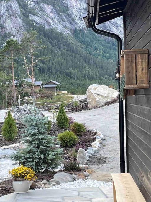 Cosy Cabin Between Lake And Mountain Treungen Eksteriør bilde
